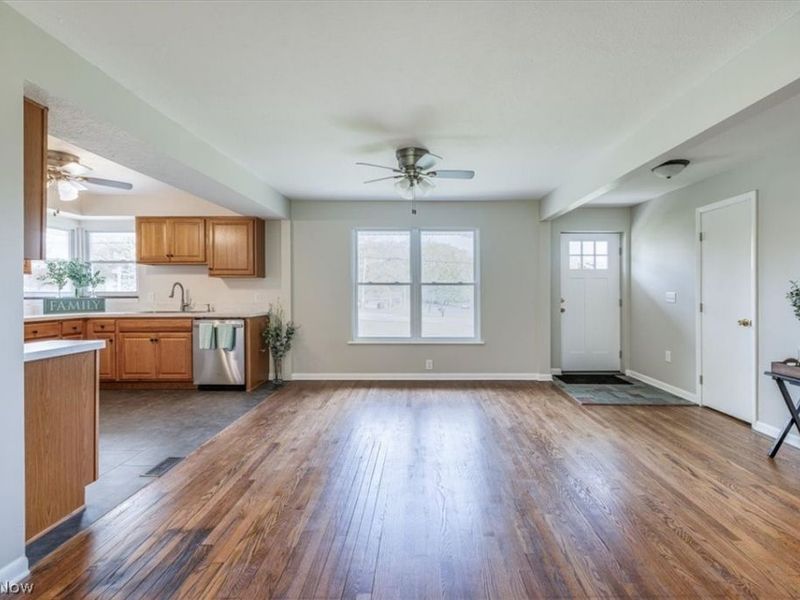 96 E Ridgewood Drive , Seven Hills, OH 44131 Photo 4