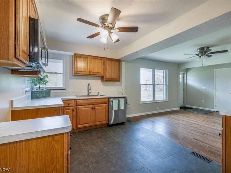 96 E Ridgewood Drive , Seven Hills, OH 44131 Photo 6