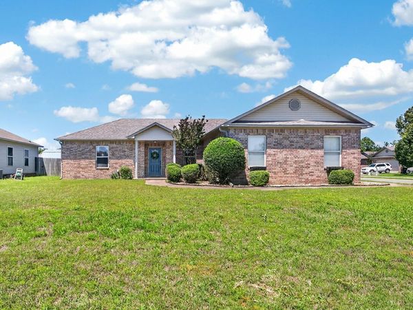 28 Castleton Drive, Ward, AR 72176