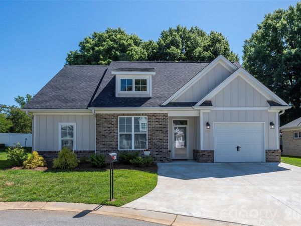 438 Fernwood Drive , Yadkinville, NC 27055
