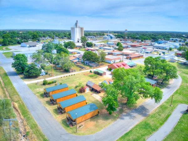 304 W Oak Street, Canton, OK 73724