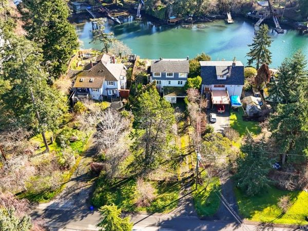 304 Bessborough Ave, View Royal, BC V9B 1T7