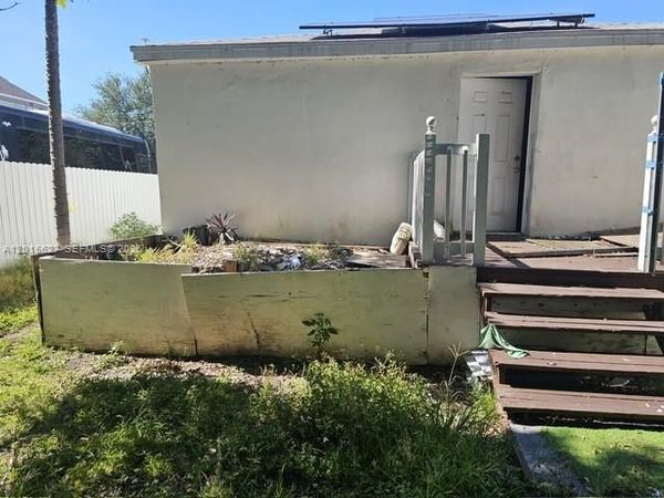 1717 NW 69th St , Miami, FL 33147