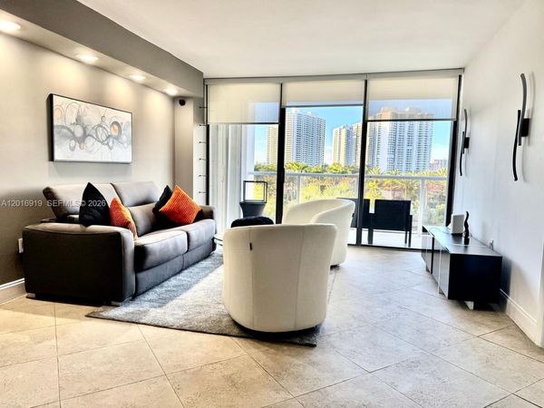 3701 N Country Club Dr , Unit 502, Aventura, FL 33180