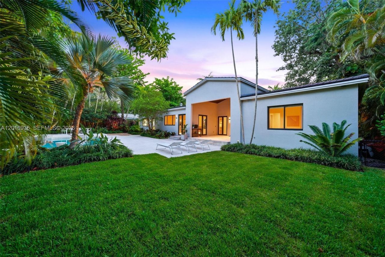 2841 Emathla St, Miami, FL 33133 Photo
