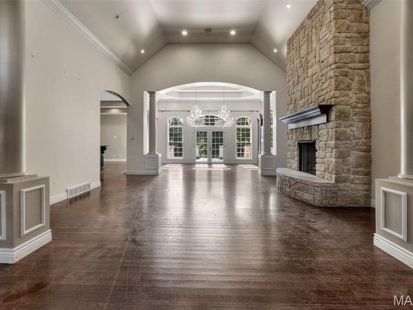 425 Windwood Lake Drive, Cape Girardeau, MO 63701
