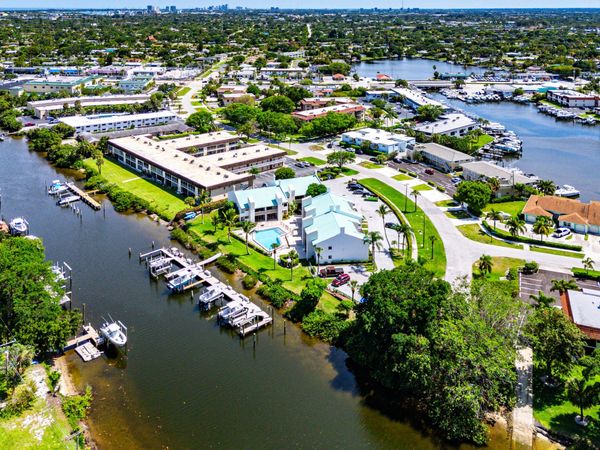 412 Southwind Drive, Unit B2, North Palm Beach, FL 33408