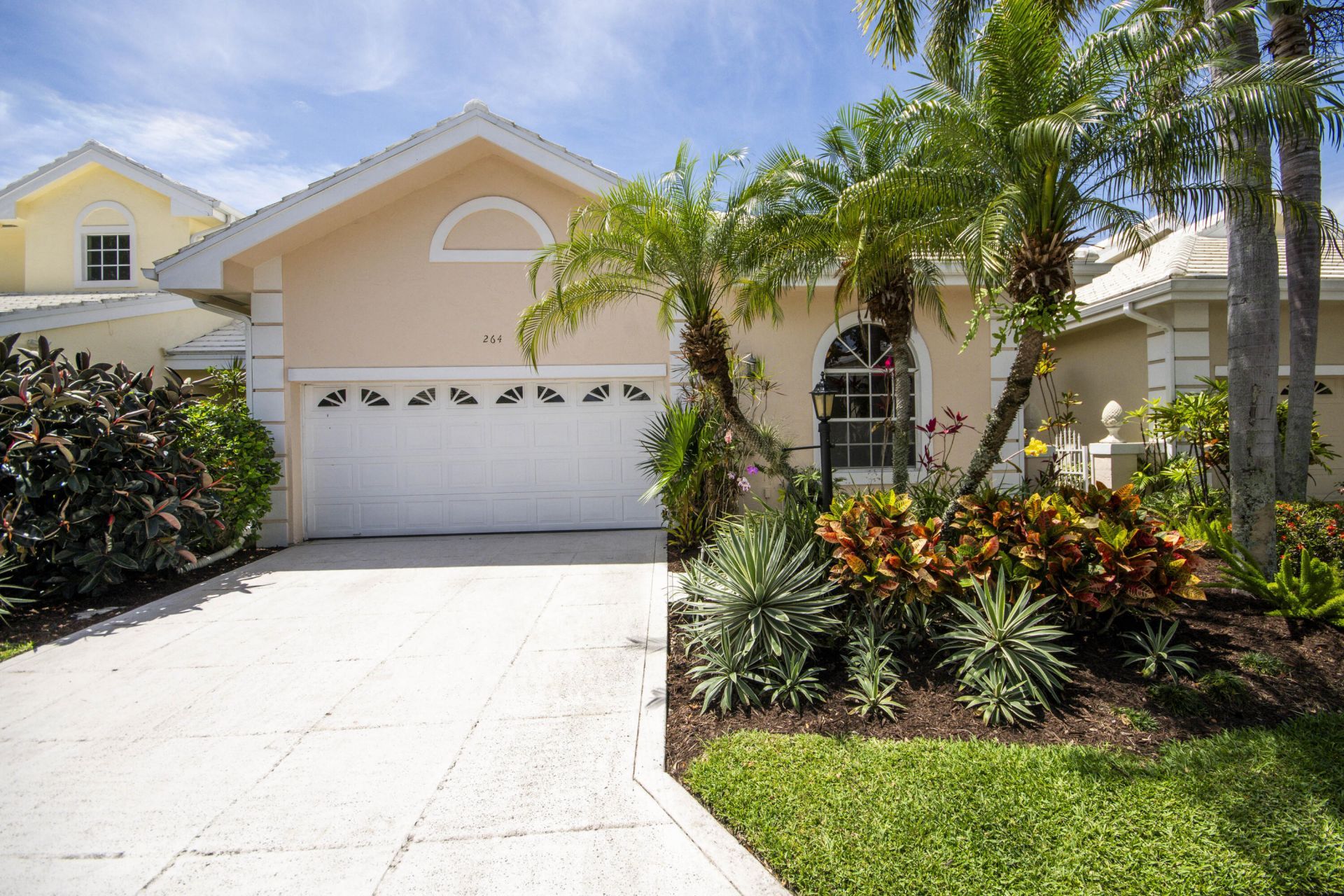 264 Canterbury Drive W, Palm Beach Gardens, FL 33418 Photo