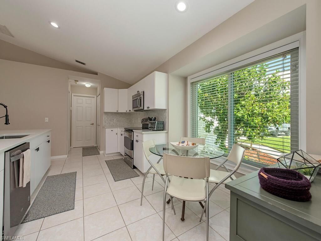 1082 Capri Dr, Naples, FL 34103 Photo
