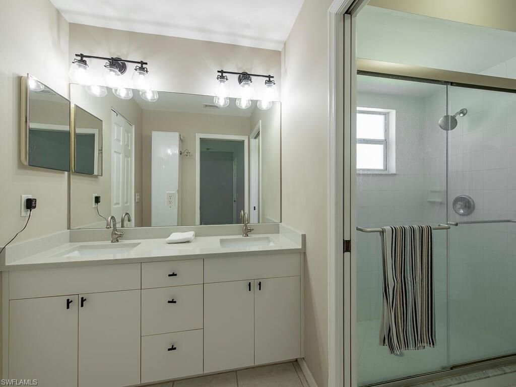 1082 Capri Dr, Naples, FL 34103 Photo