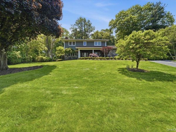 10 Foxwood Lane, Thornwood, NY 10594