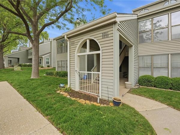 8861 W 106th Terrace, Overland Park, KS 66212