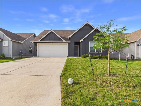 1012 Betsy Drive , Seguin, TX 78155