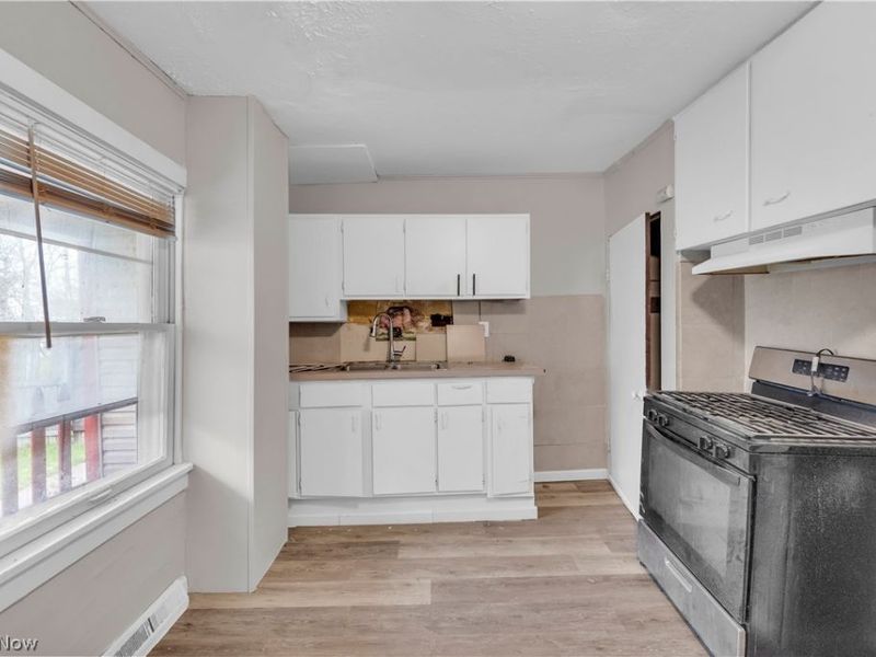 7945 Lorain Avenue, Unit 7947/Back, Cleveland, OH 44102 Photo 10