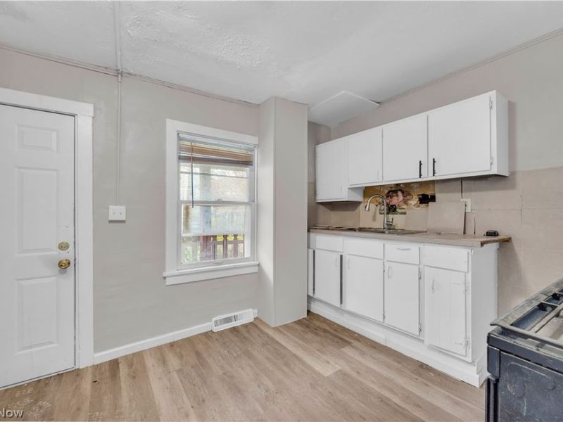 7945 Lorain Avenue, Unit 7947/Back, Cleveland, OH 44102 Photo 9