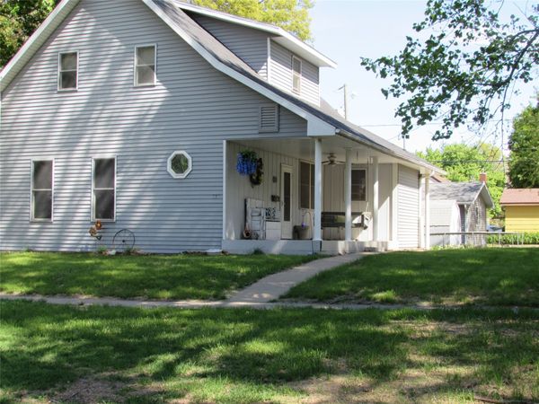 213 W Robinson Street, Knoxville, IA 50138