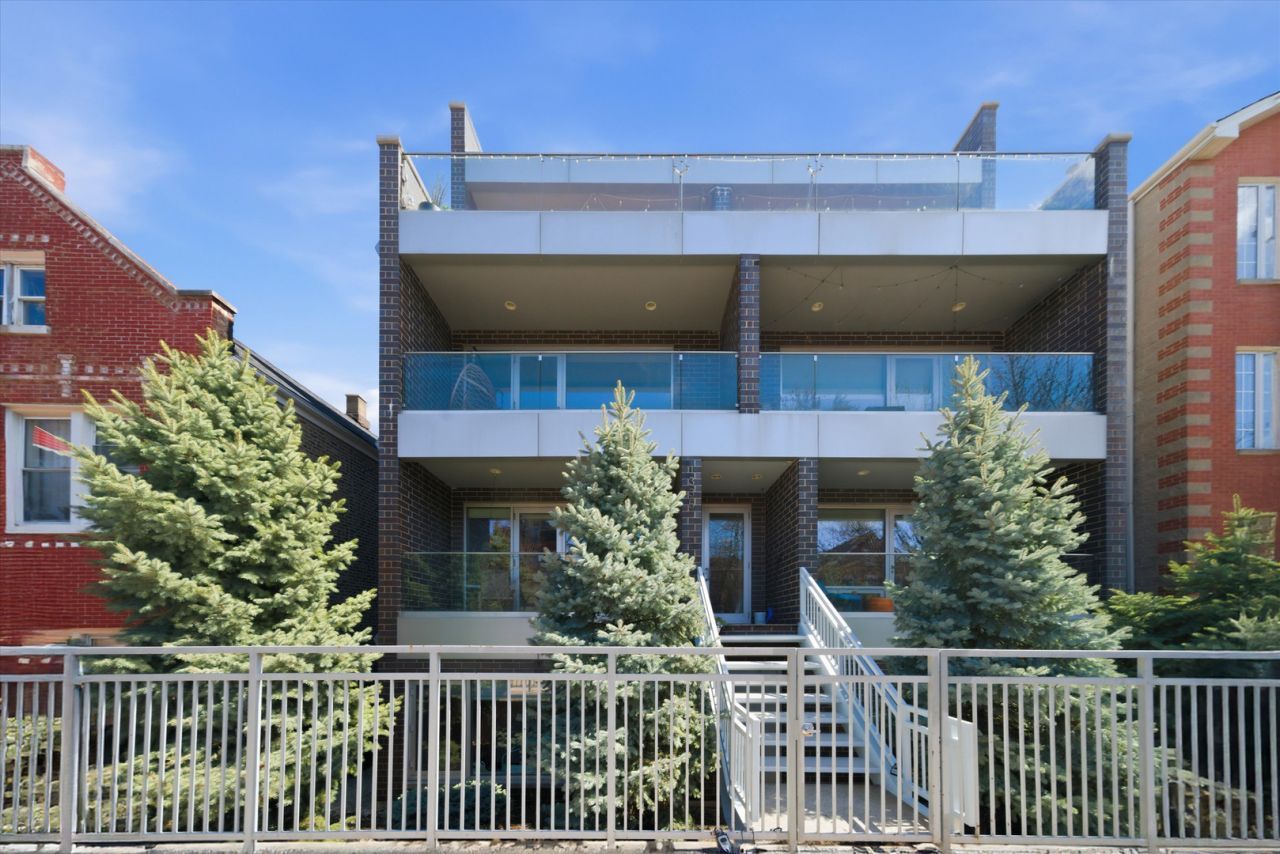 1335 N Bosworth Avenue, Unit 2N, Chicago, IL 60642 Main Photo