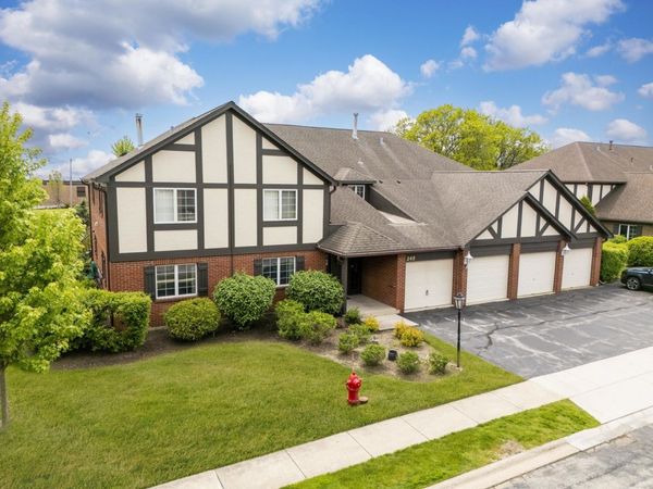 245 Windsor Lane, Unit B, Willowbrook, IL 60527