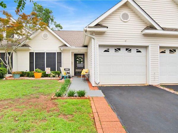 643 Spring Lake Court, Mobile, AL 36695