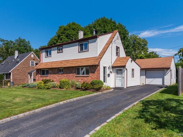 27 Collins Road , Glen Cove, NY 11524