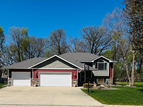 681 W River Drive, New London, MN 56273