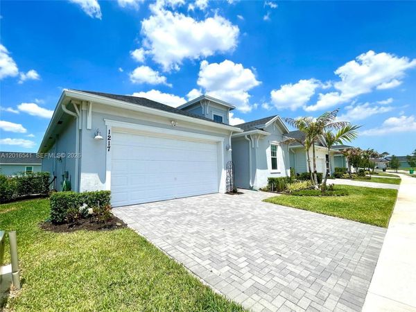 1217 SE Crosswood Way , Port St. Lucie, FL 34984