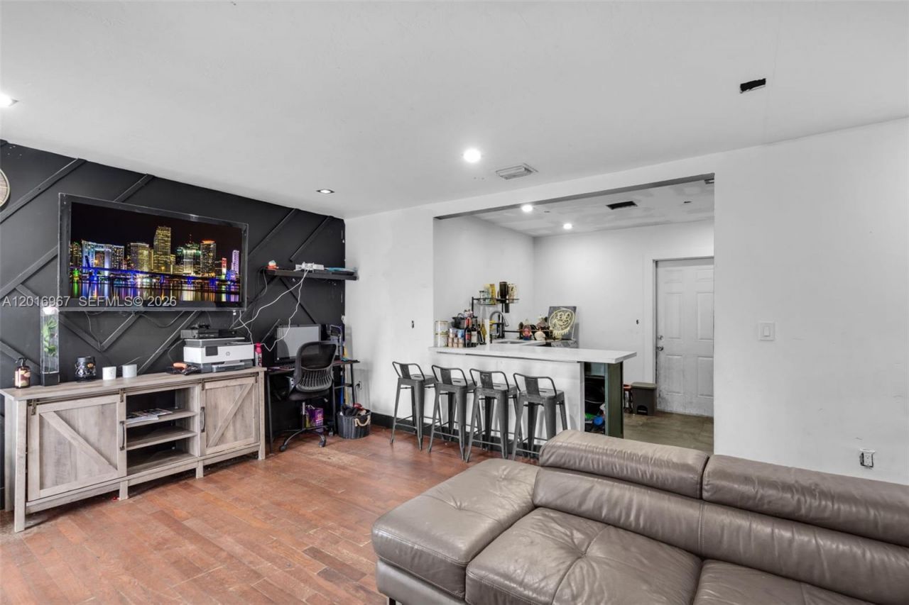 1121 N 71st Ave, Hollywood, FL 33024 Photo