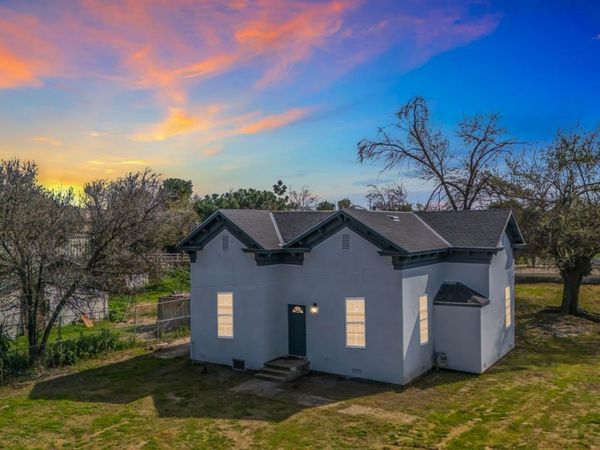 1615 W Cross Avenue, Tulare, CA 93274