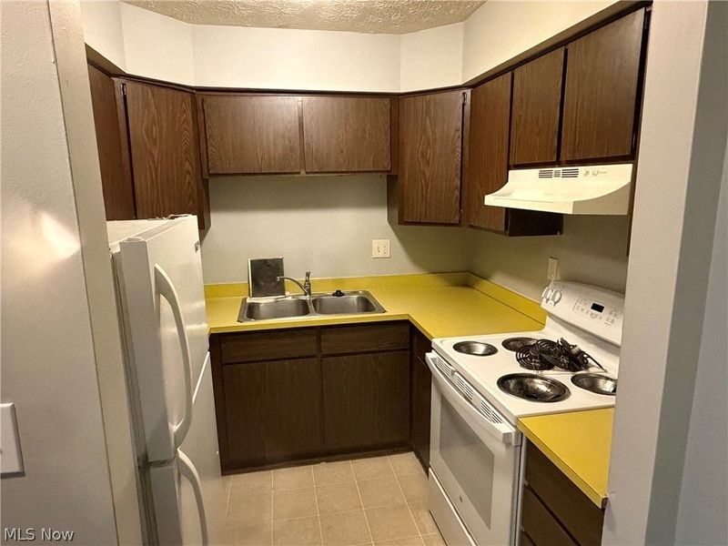 269 2nd Street NE, Unit 8, Barberton, OH 44203 Photo 5