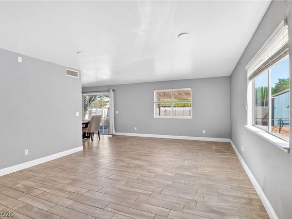 7520 Bowles Drive, Las Vegas, NV 89130