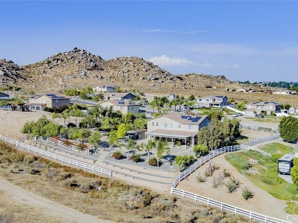 17465 Fairbreeze, Riverside, CA 92504