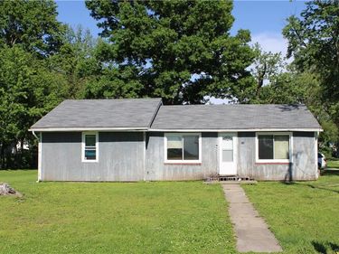 515 NW 5th Street, Hardin, MO 64035