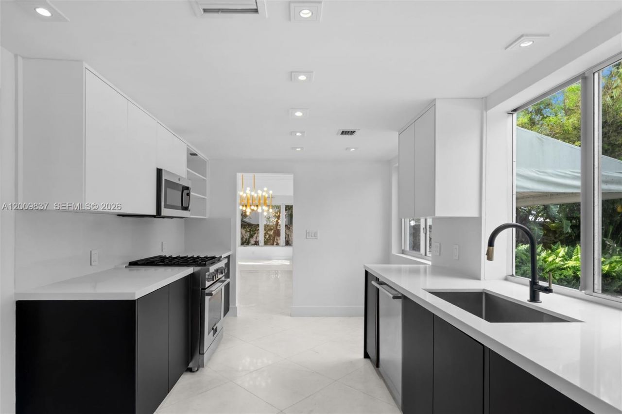 114 3 San Marino Ter, Miami Beach, FL 33139 Photo
