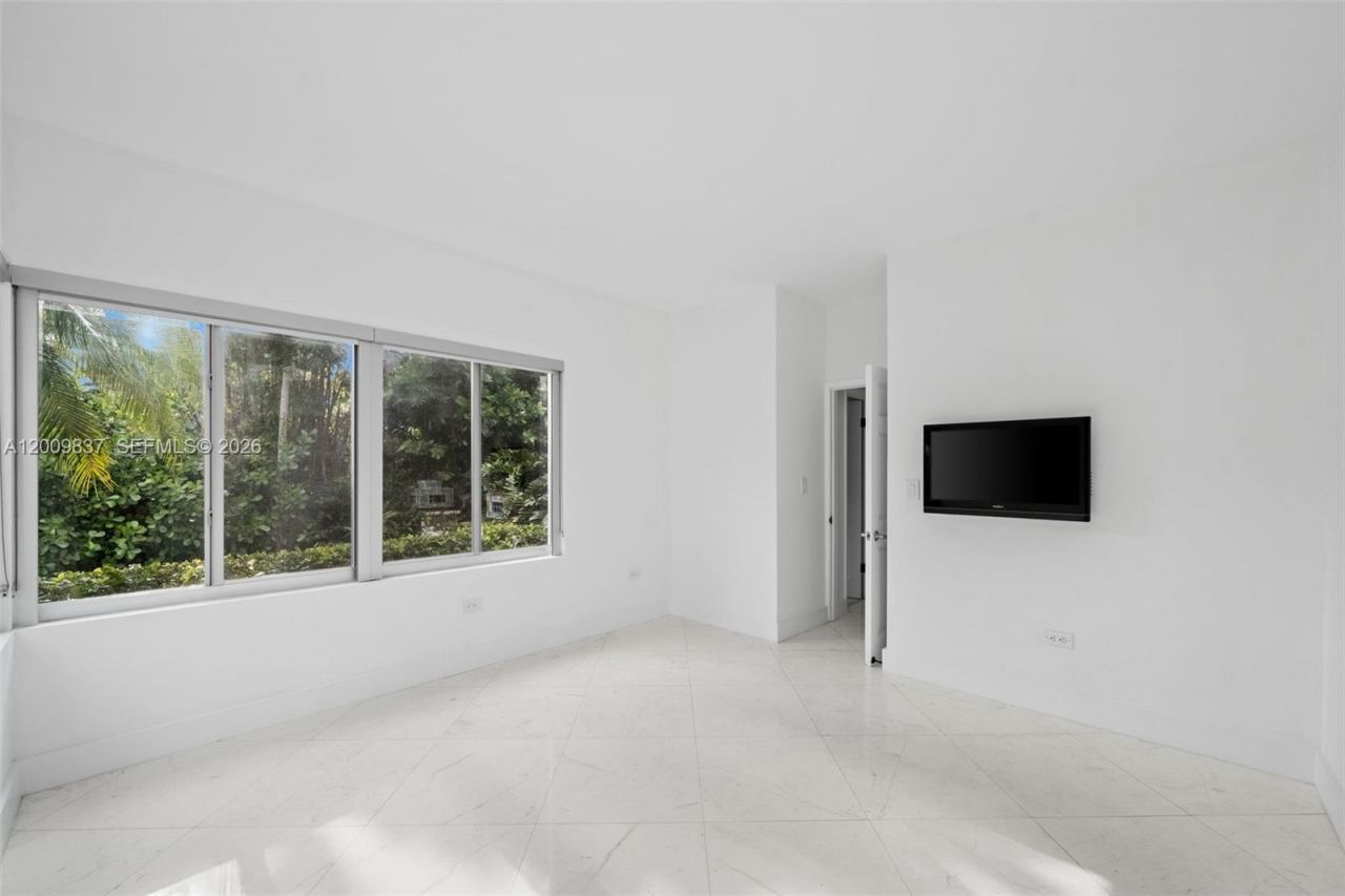114 3 San Marino Ter, Miami Beach, FL 33139 Photo