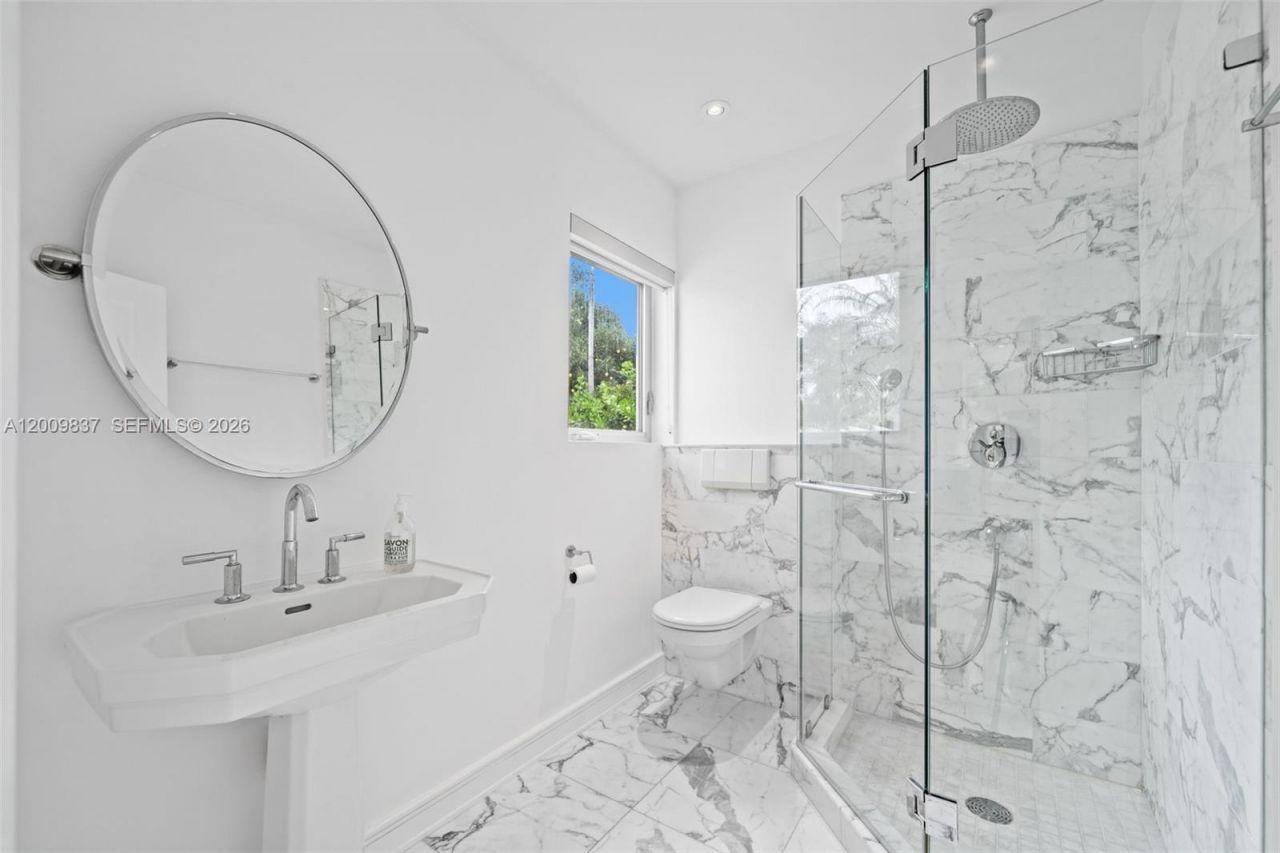 114 3 San Marino Ter, Miami Beach, FL 33139 Photo