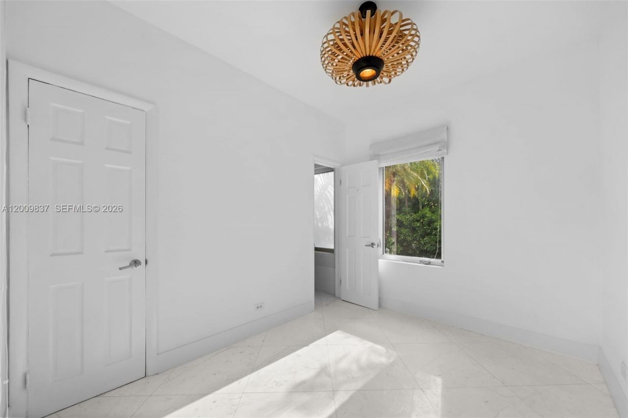 114 3 San Marino Ter, Miami Beach, FL 33139 Photo