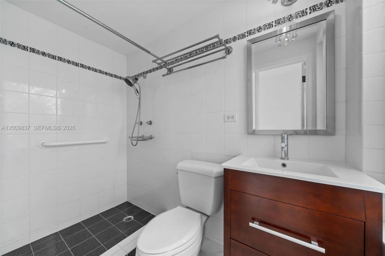 114 3 San Marino Ter, Miami Beach, FL 33139 Photo