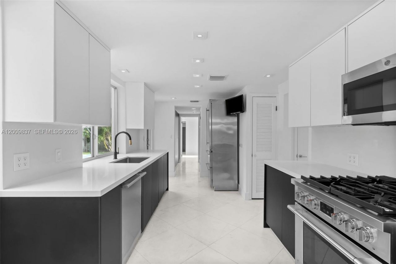 114 3 San Marino Ter, Miami Beach, FL 33139 Photo