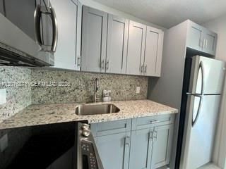 5050 NW 7th St, Unit 220, Miami, FL 33126 Photo