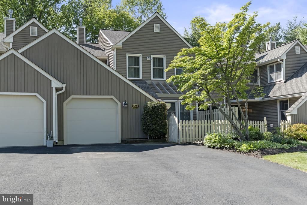 1563 APPLEWOOD CIRCLE , YARDLEY, PA 19067