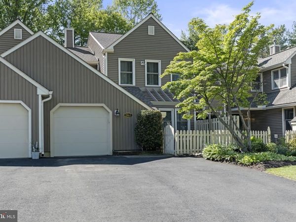 1563 APPLEWOOD CIRCLE, YARDLEY, PA 19067