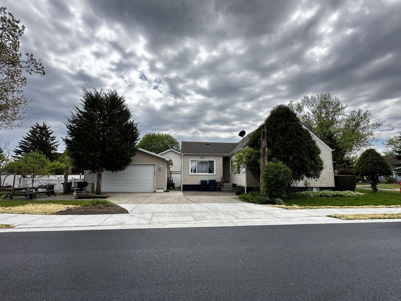 633 S Elmwood Avenue, Waukegan, IL 60085 Main Photo
