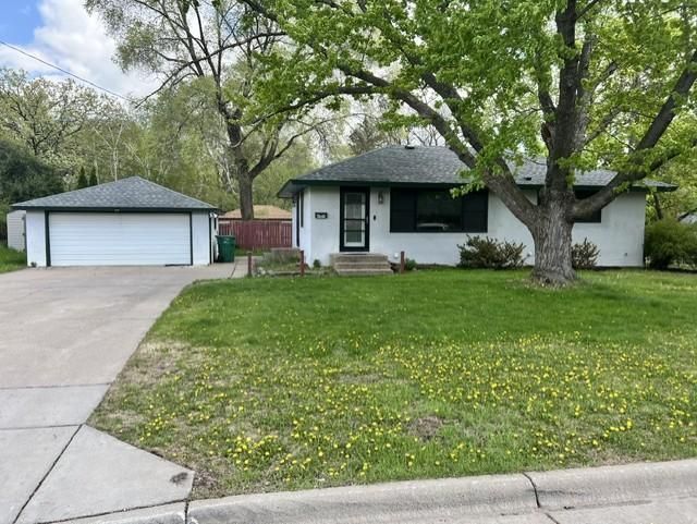 6924 Drew Avenue N, Brooklyn Center, MN 55429