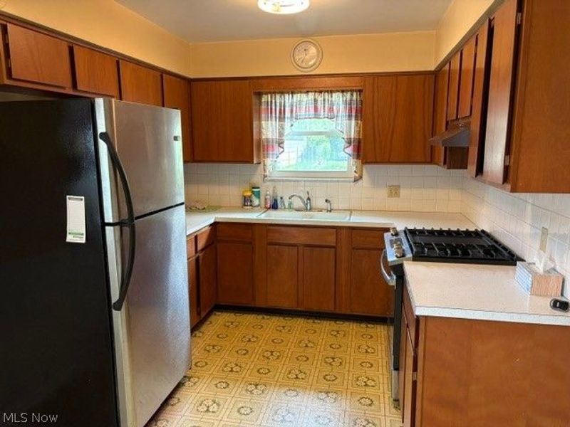 852 Manitou Avenue, Akron, OH 44305 Photo 9