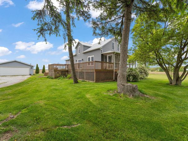 492 S 350 W , Valparaiso, IN 46385