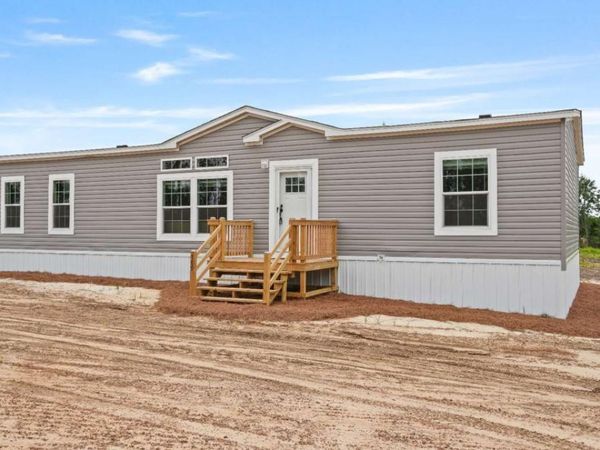 789 Hires Road, Jesup, GA 31545