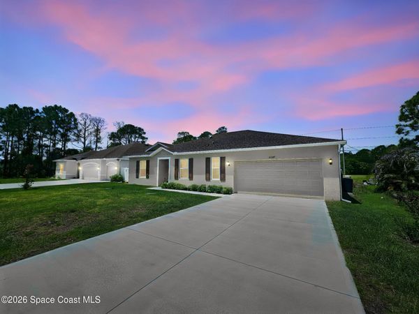 8445 101st Court , Vero Beach, FL 32967
