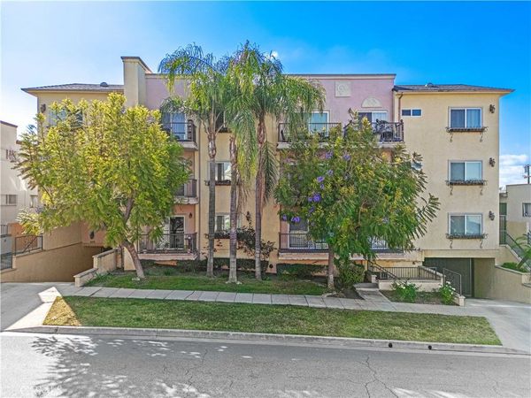 626 E Orange Grove Avenue, Unit 301, Burbank, CA 91501