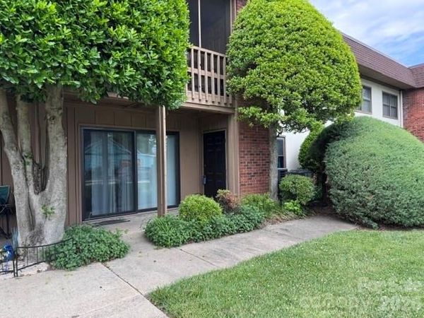 427 6th Avenue W, Unit A-12, Hendersonville, NC 28739
