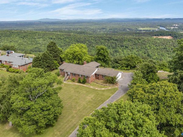 1131 Bellevue Drive, Gadsden, AL 35904